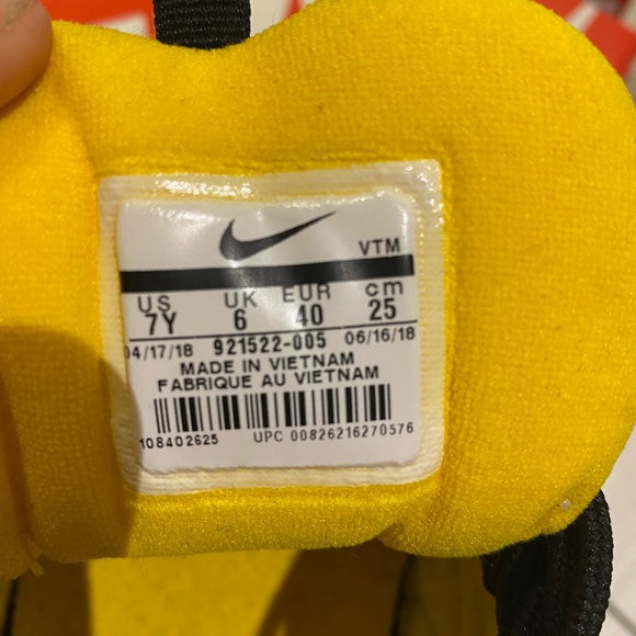 Nike Air Max 97s 
Size : 7Y
160$   OG box 
10/10 - Picture 2 of 6